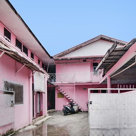 Spot On 91858 Raja Homestay Syariah Pekanbaru Bagian luar foto