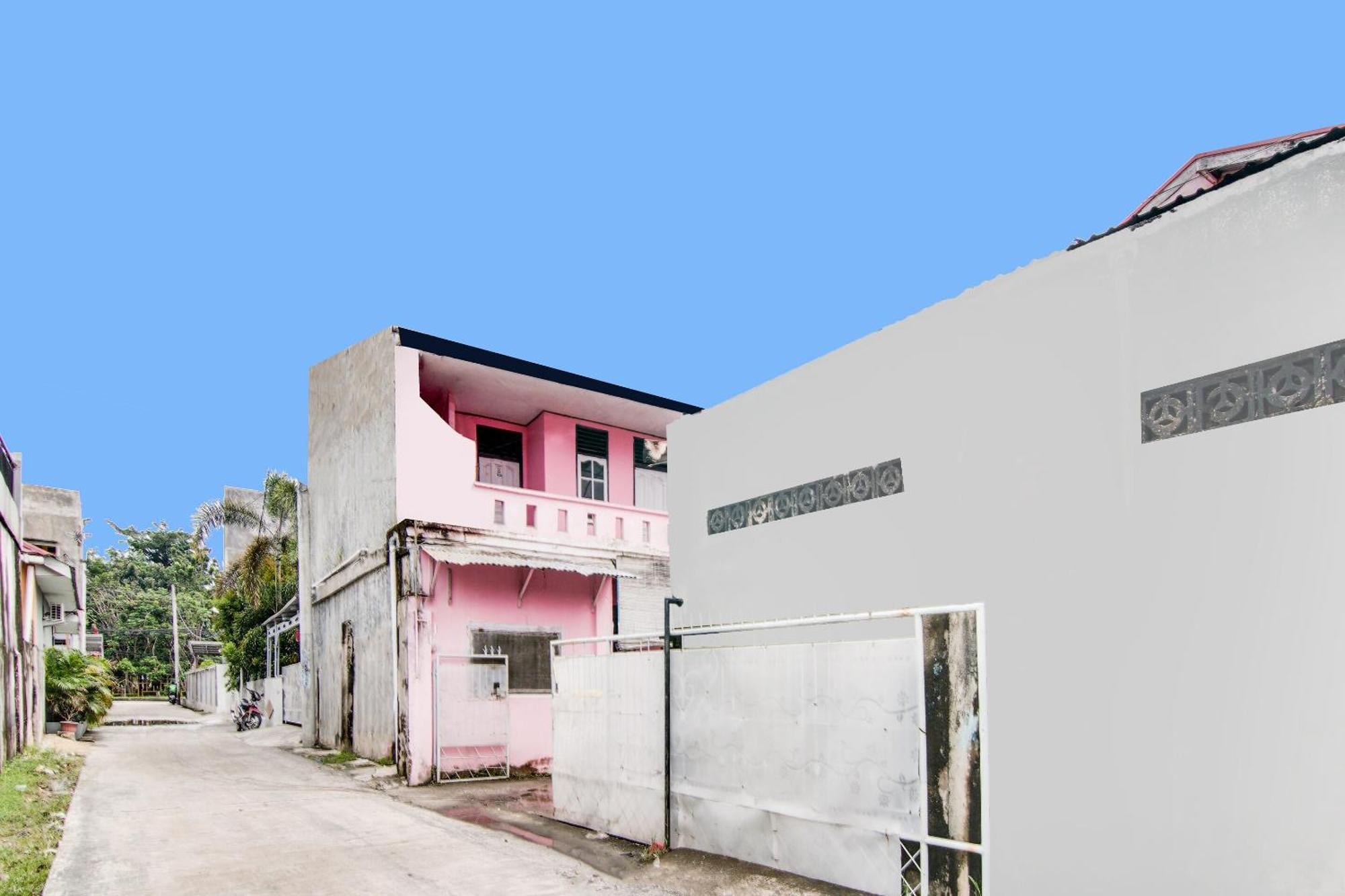Spot On 91858 Raja Homestay Syariah Pekanbaru Bagian luar foto