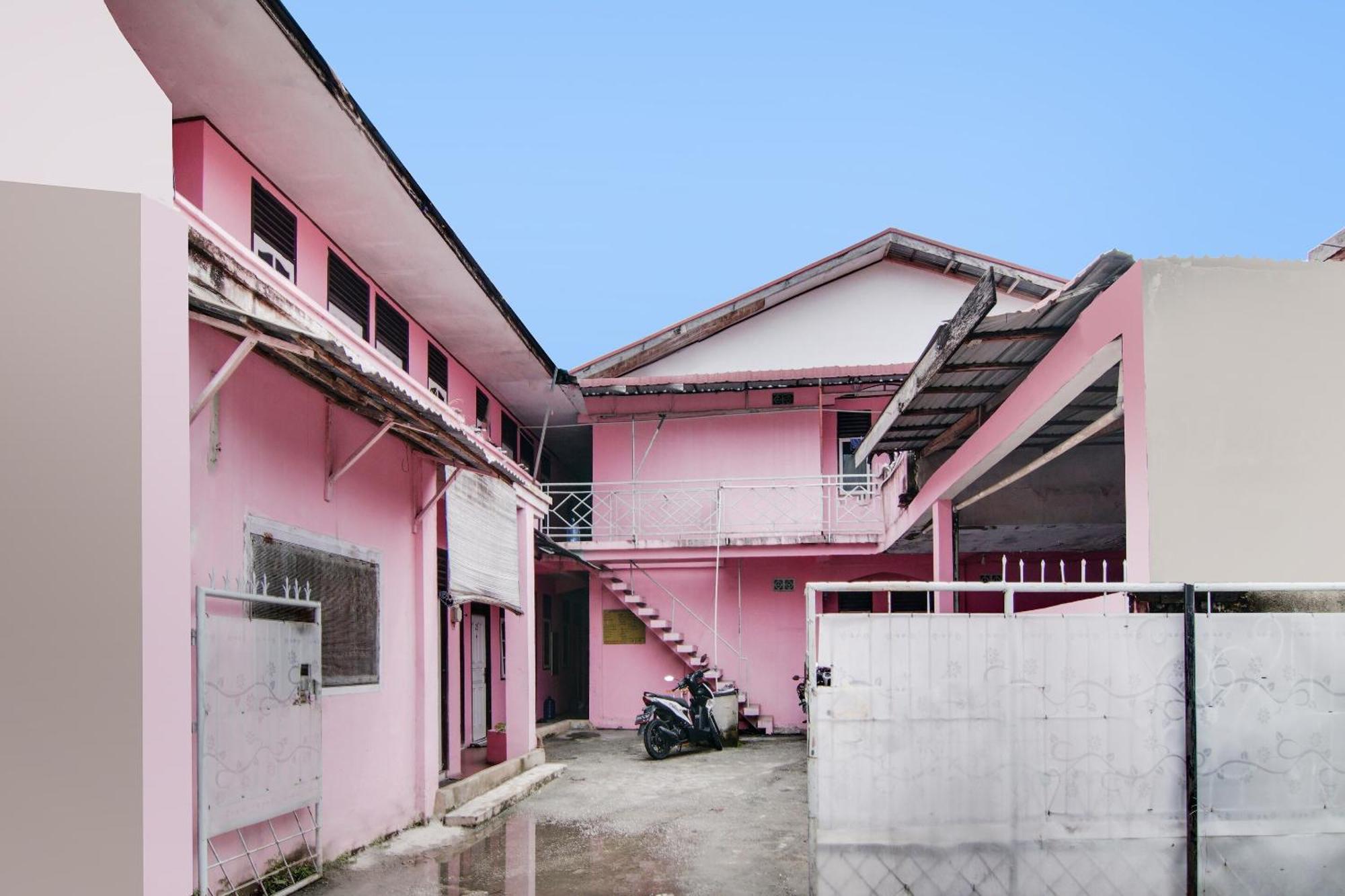 Spot On 91858 Raja Homestay Syariah Pekanbaru Bagian luar foto