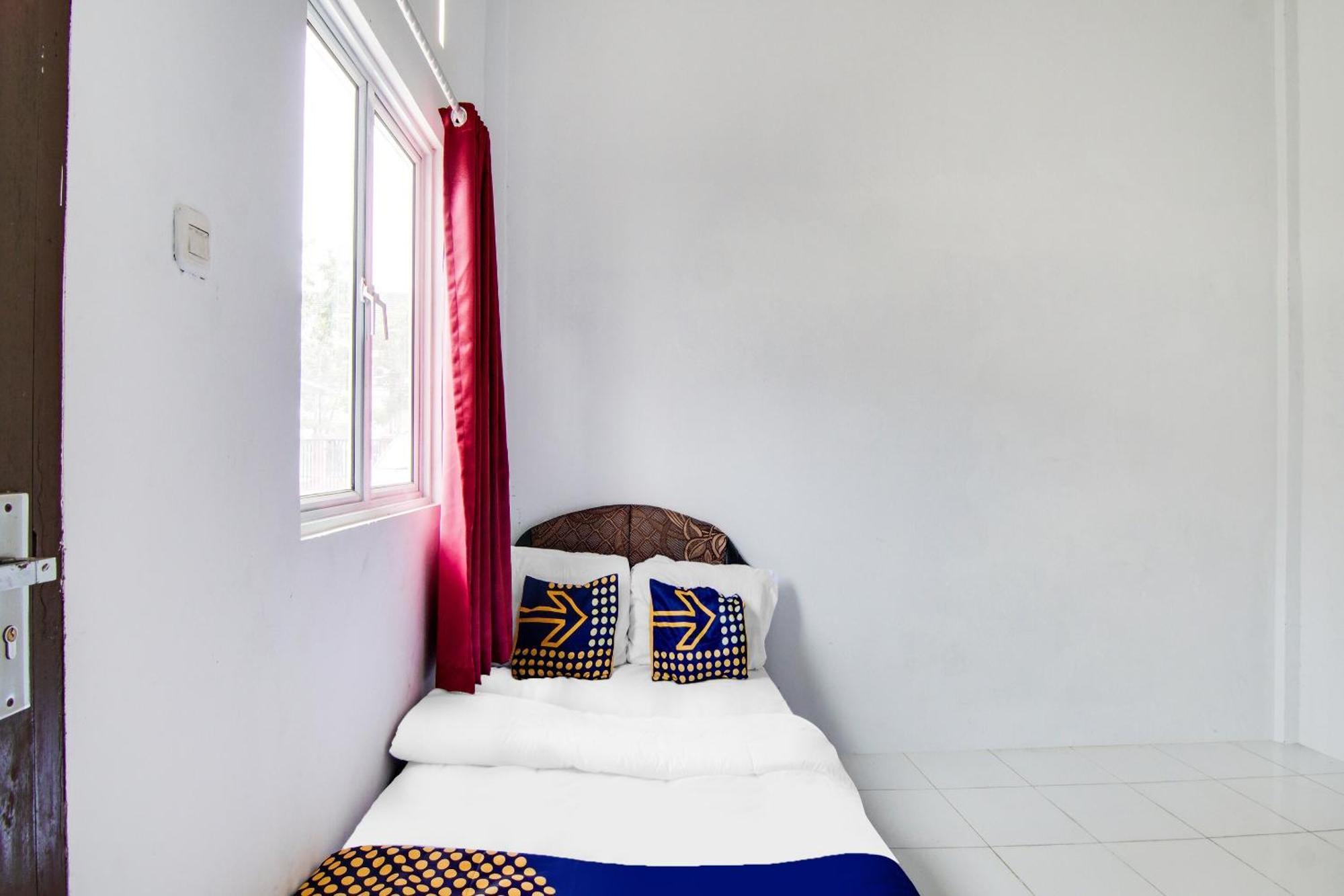 Spot On 91858 Raja Homestay Syariah Pekanbaru Bagian luar foto