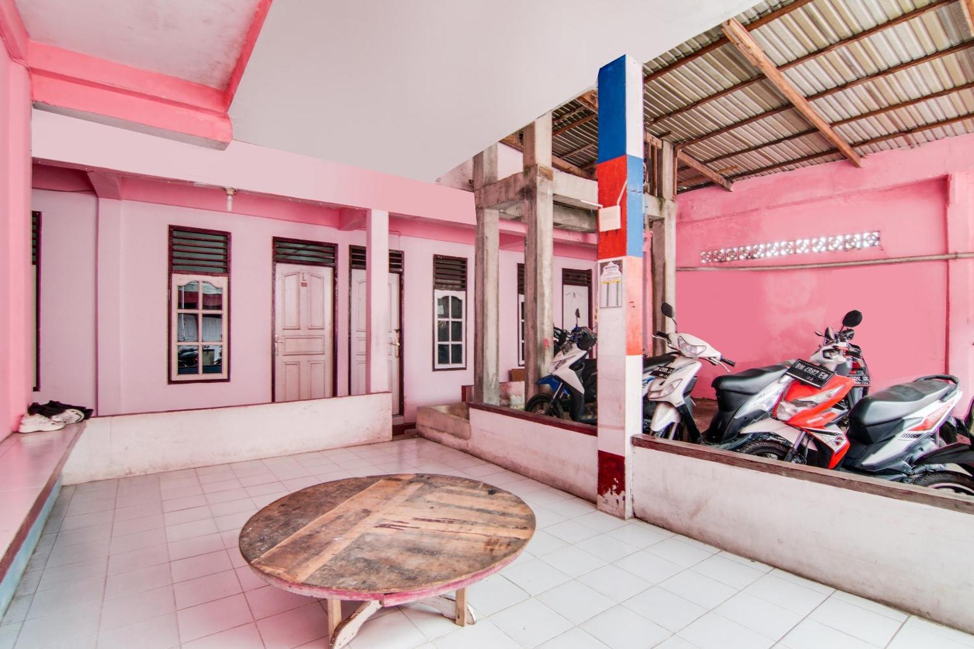 Spot On 91858 Raja Homestay Syariah Pekanbaru Bagian luar foto