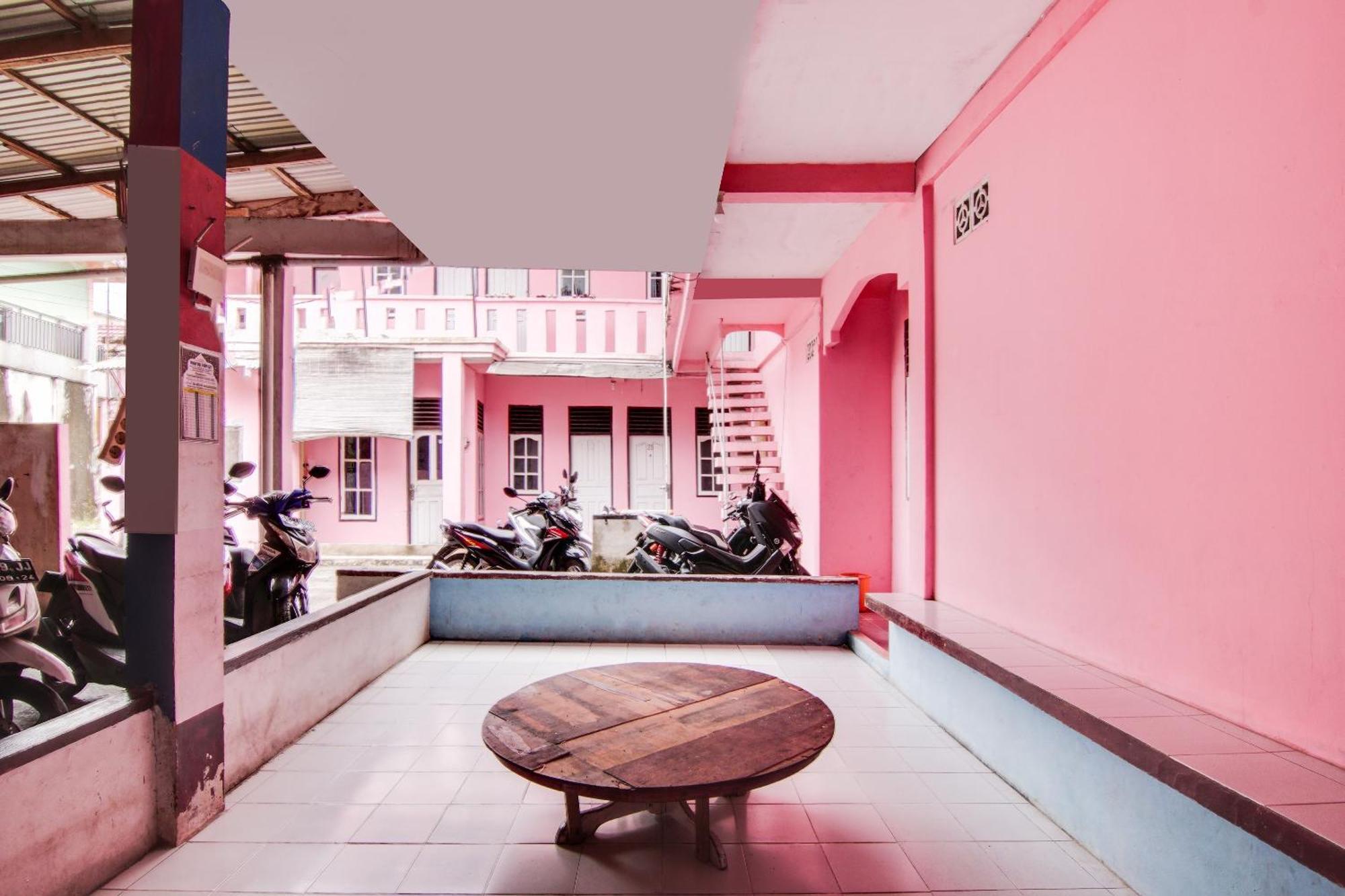 Spot On 91858 Raja Homestay Syariah Pekanbaru Bagian luar foto